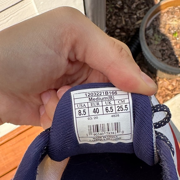 BROOKS RUNNING SHOES - Picture 11 of 12